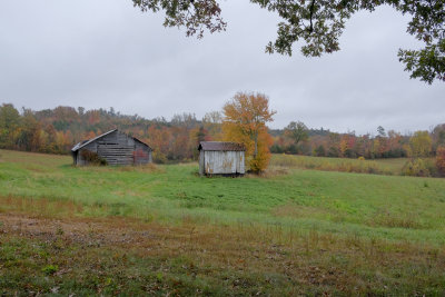 BARN BY ROAD TO CUMBERLAND FALLS