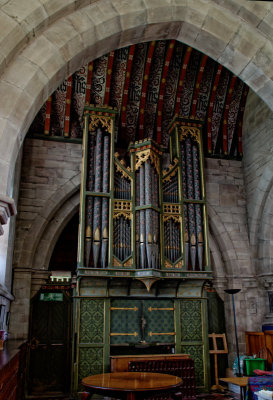 the organ in the north transept