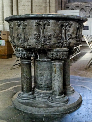 C13th marble font