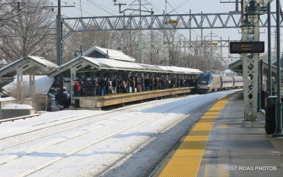 20140219-disabled-amtrak-train-milford-and-passengers-crammed-on-platform-post-road-photos-david-purcell-credit-015.JPG