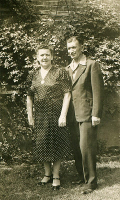 Grandma Rose and Grandpa Isadore.jpg