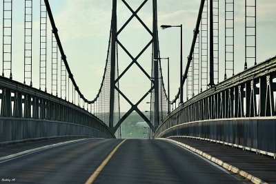 Crossing the le d'Orlans Bridge