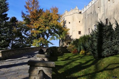Autumn afternoon at Niedzica Castle