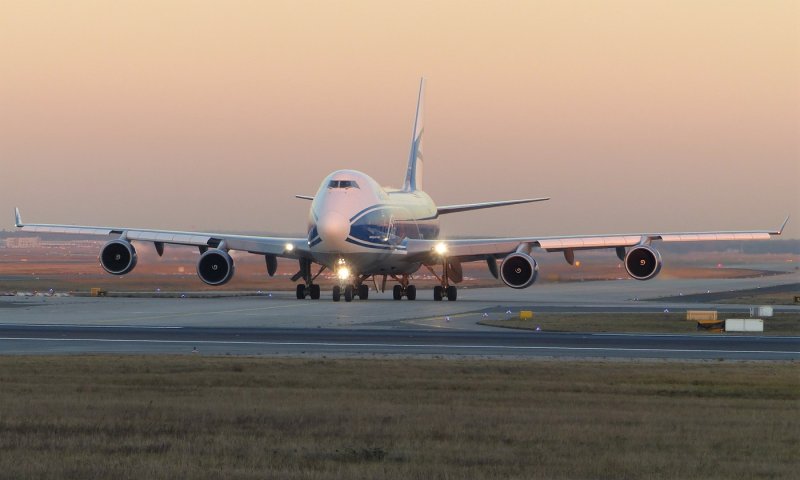 Boeing 747-4KZF