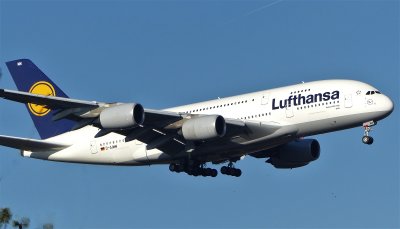  Airbus A380-841 