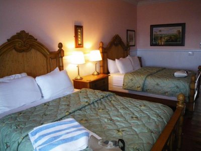 Tired anglers need a nice place to rest 1727.jpg