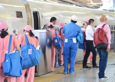 Cleanup Ladies for Shinkansen 3718