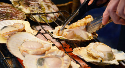 Grilled Scallop on the Shell 3882.jpg