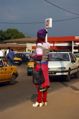 Cameroun, Femme à Yaoundé