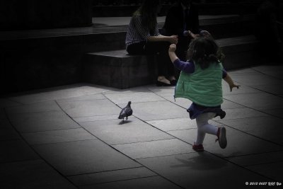 20130627 Canary Wharf - Girl and The Pigeon.jpg
