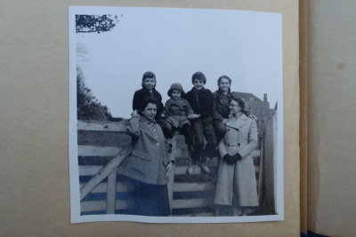 Jean (standing), Sharon, Chris, Sarah Hurst, Susan and Aunt Mary (standing)
