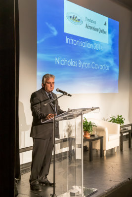 Pietro DUlisse, vice-prsident chez CAE, prsentant Nicholas Byron Cavadias intronis en juin 2014.
