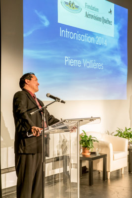 Pita Aatami, prsident dAir Inuit prsentant Pierre Vallires.