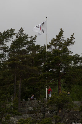 Annie skötte navigeringen, men det uppstod lite oro i leden när vi passerade Sydkoreas flagga.....