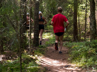 Per, Tina och Francis springer i Skuleskogen
