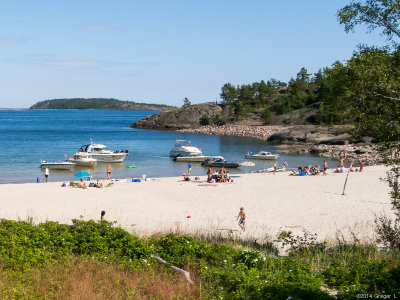 En av flera Trysundastränder