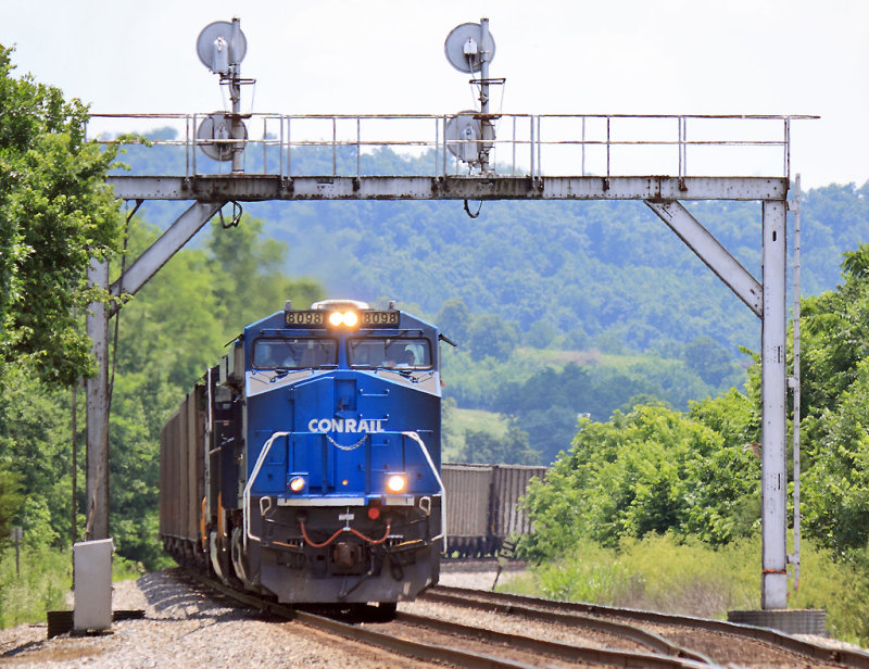 CR 8089 gets 797 back on the move at Palm after meeting a pair of Southbound stack trains 