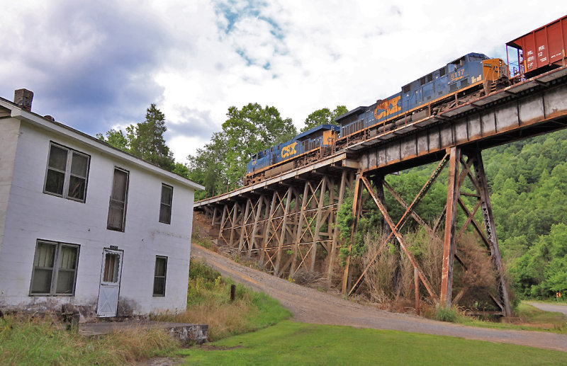 Storm clouds gather as CSX K795-11 crosses Bootleggers trestle on NS trackage rights 