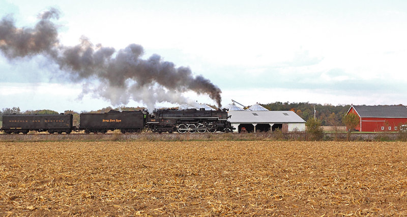 The Eastbound train is starting to slow for a crew change at Peru, seen here just East of New Waverly 