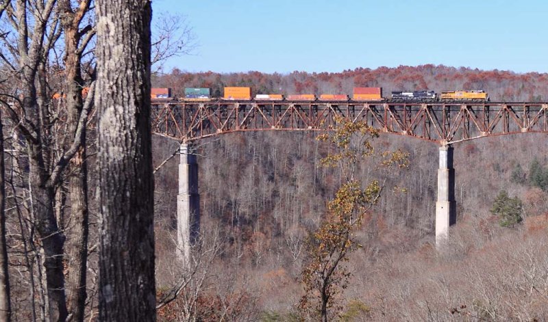 A UP GEVO leads NS 224 North over the New River Bridge 