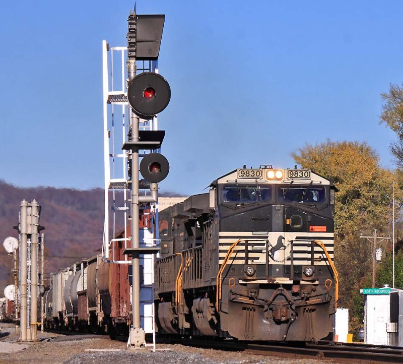 The old GRS searchlight signals at North Rockwood are spending the last Friday they will ever see protecting the CNO&TP,