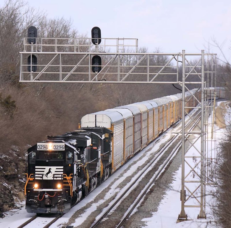 Train 289 passes under the signals at North wye, ready to head West towards Louisville 