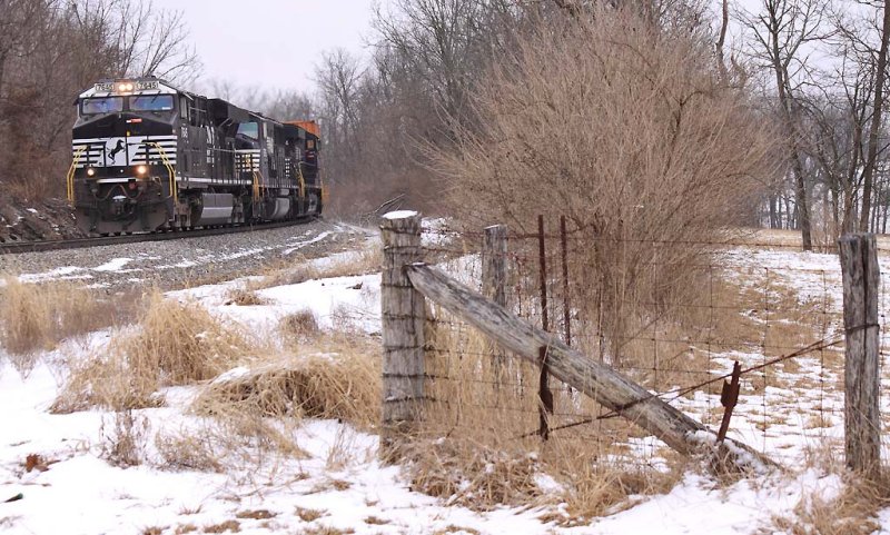 Westbound 22A passes CP South Wye, starting its run across the Louisville District 