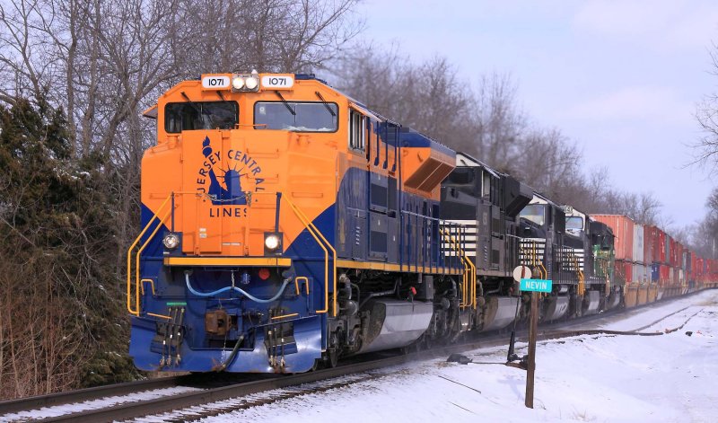 Lady Liberty leads NS 376 through the snow at Nevin Station 