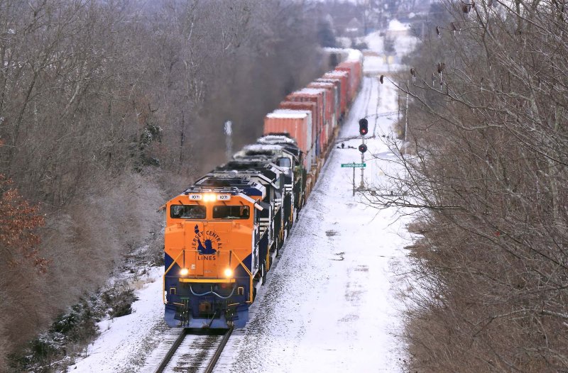 NS 376 accelerates out of Harrodsburg 