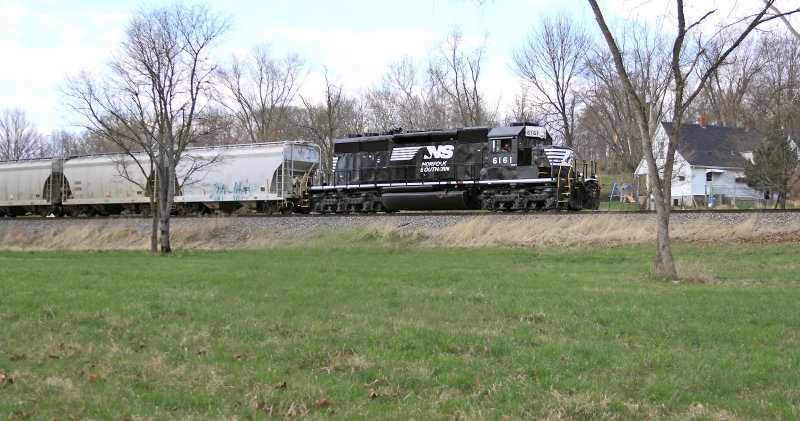 NS local T-19 scoots through Avenstoke with former N&W SD40-2 #6161 for power 