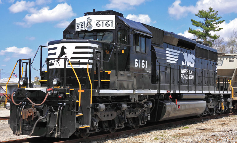 NS SD40-2 #6161 (T-19s power) in the House track at Lawrenceburg, Ky