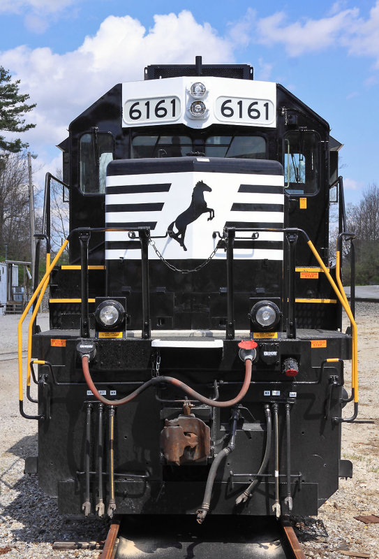 NS SD40-2 #6161 (T-19s power) in the House track at Lawrenceburg, Ky 