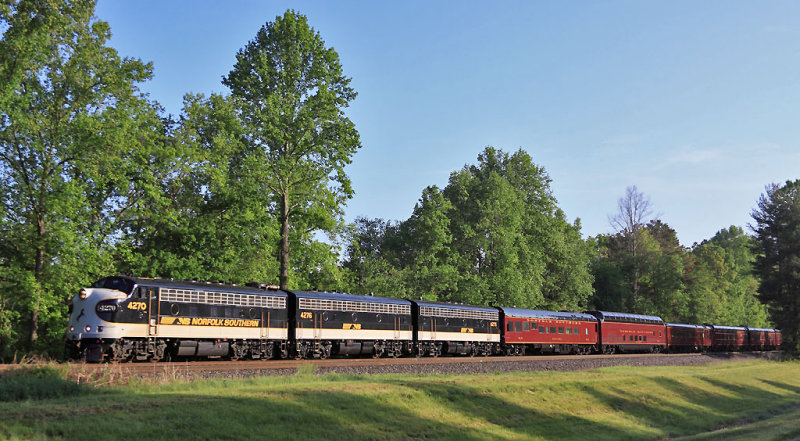 Southbound NS 955 at Highpoint, Tn on the CNO&TP 