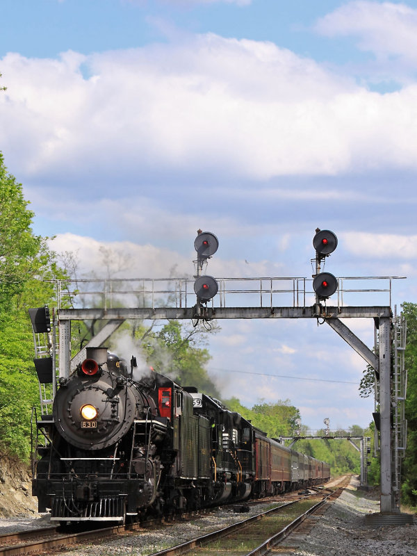 Blue sky and a clean stack at Blanchet, Kentucky 