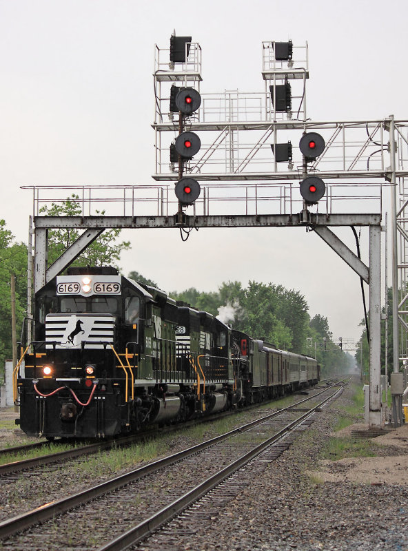 Northbound ferry move NS 957 at Junction City, Kentucky on the CNO&TP 
