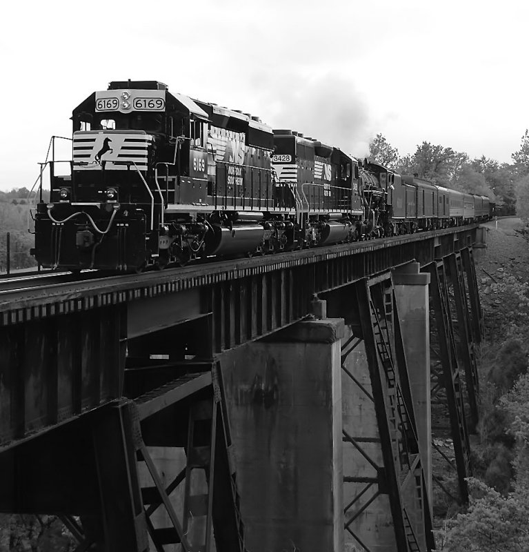 Northbound NS 957 crosses the Eagle Creek bridge near Sadieville, Ky 