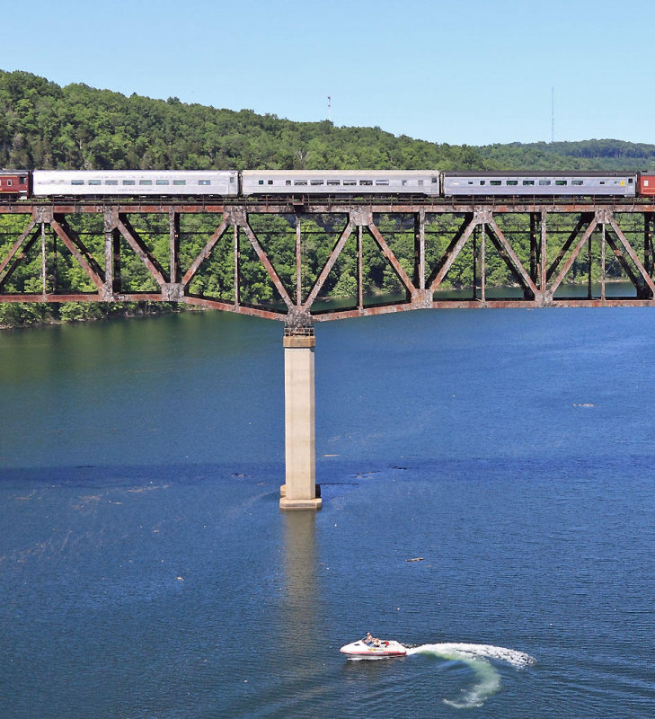 Southern Coach 829 on the Cumberland River bridge at Burnside, KY 