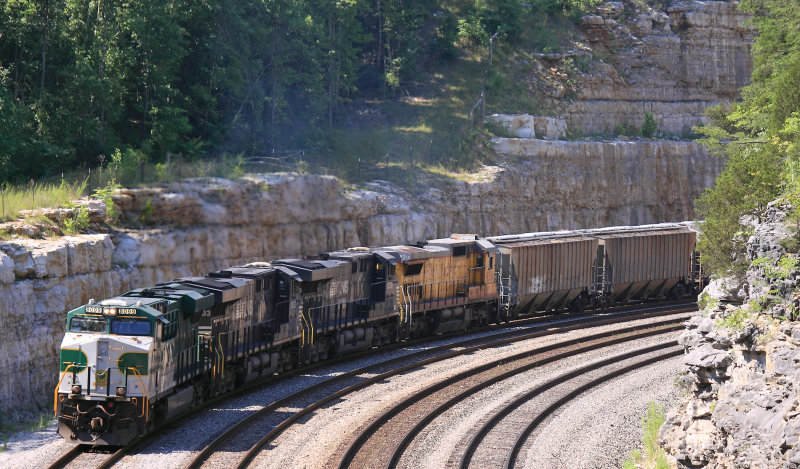NS 57A eases down the #2 yard track at Burnsde, KY passing through the Antioch cut 