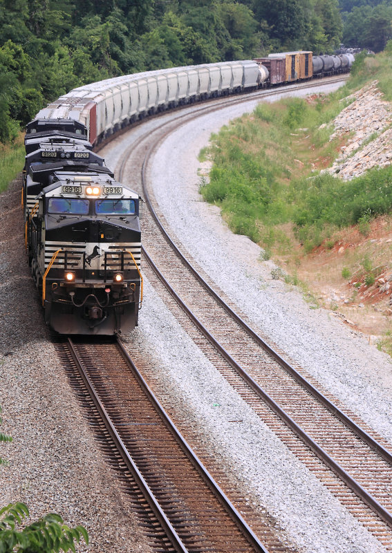 175 runs South down the original main track, with the new #1 track now open on the right. 