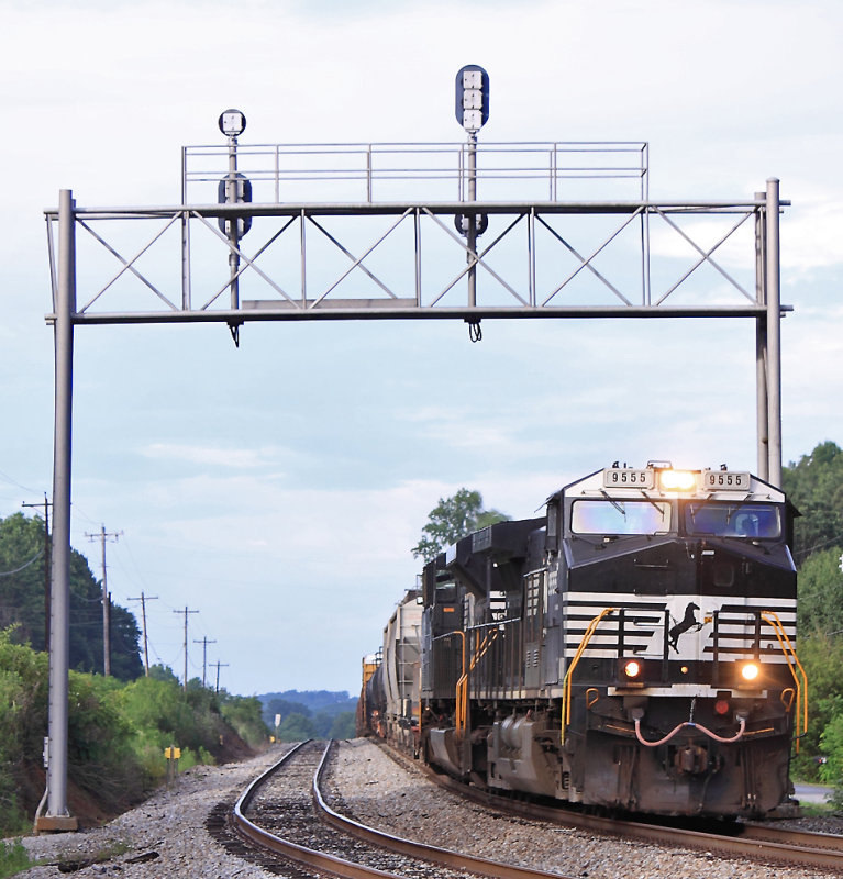 112 slows to a stop at Blair to make a pick-up from the Waldens Ridge RR 