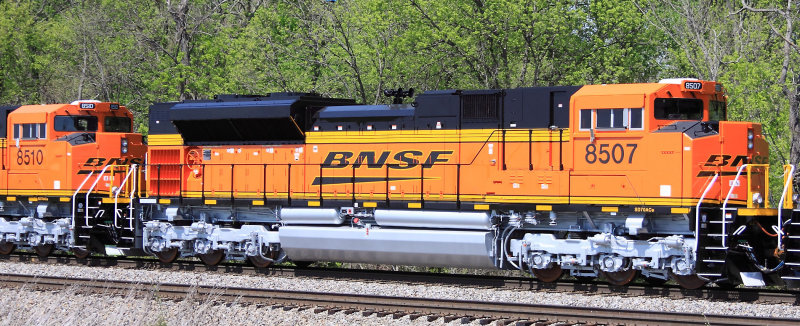 Brand New BNSF 8507 on NS 289 at Waddy