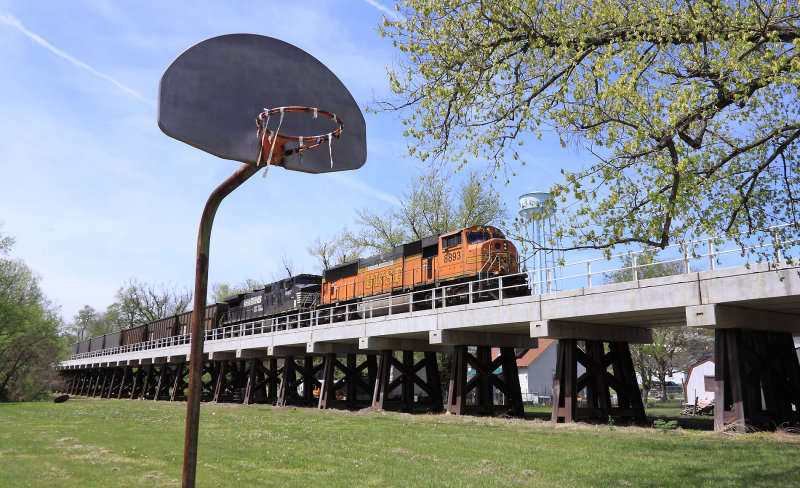 NS 75J crosses the bridge at Shlebyville 