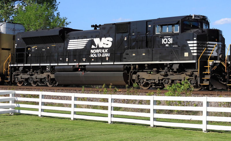 NS 1031 on train W76 