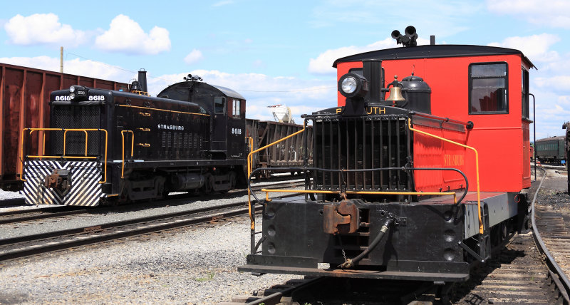 The largest and smallest internal combustion motive power at Strasburg 