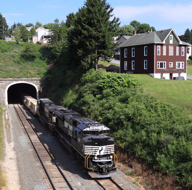 A hard working EMD grinds up the mountain at Gallitzin 