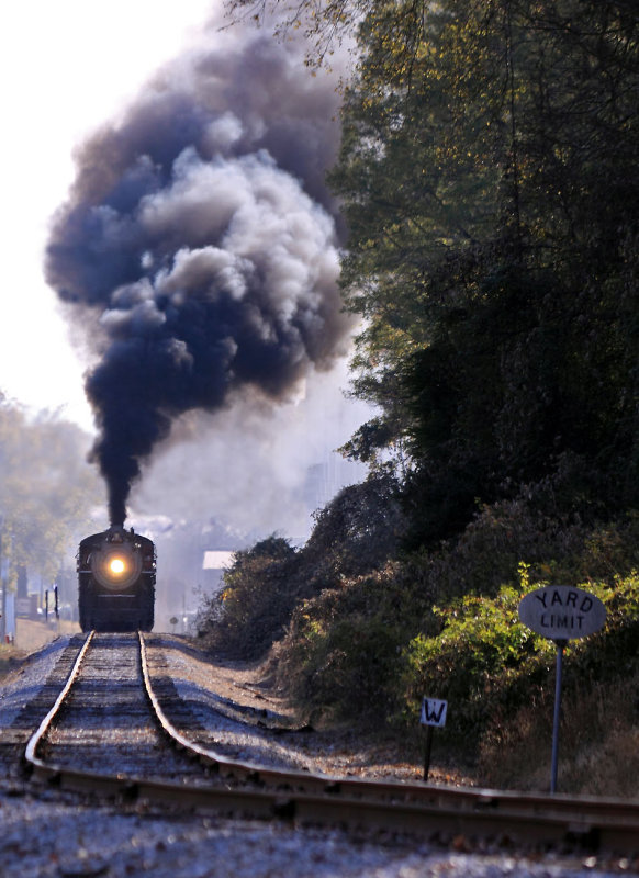 Southern 630 accelerates away from Trion, Ga on the CofG mainline 
