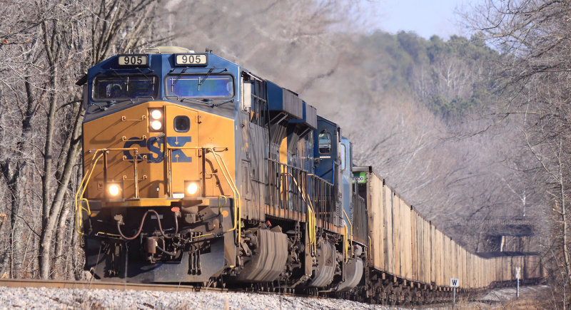 CSXT 905 attempts to drag a loaded coal train out of the Salt River Valley at Rockport 