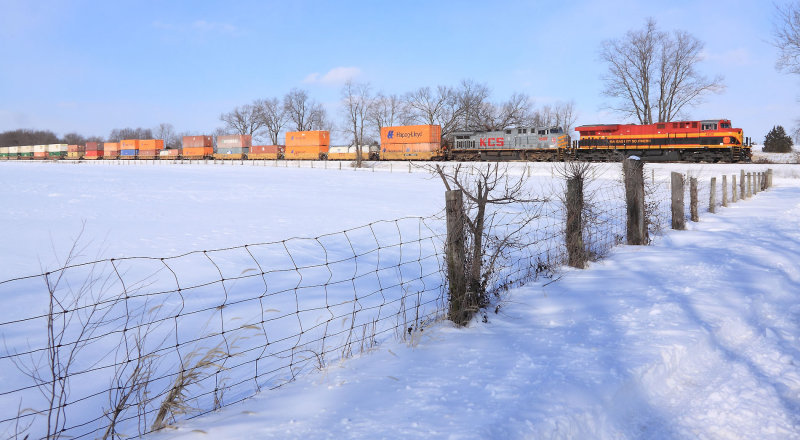 A pair of KCS motors lead NS 223 East near Vanarsdale 