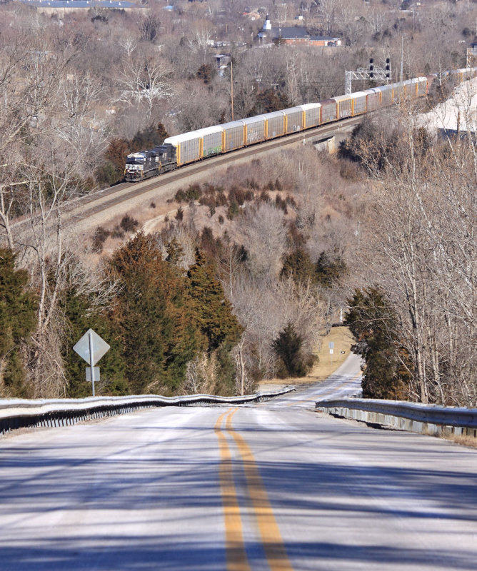 NS 197 climbs out of the Cumberland River valley at Tateville 