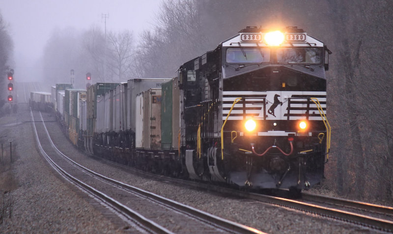 NS 229 crosses over at Gradison after waiting for a pair of Northbounds to pass 